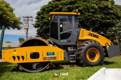  Ivaté recebe um rolo compactador e Deputado Estadual Alexandre Curi anuncia novos recursos para o Distrito de Herculând